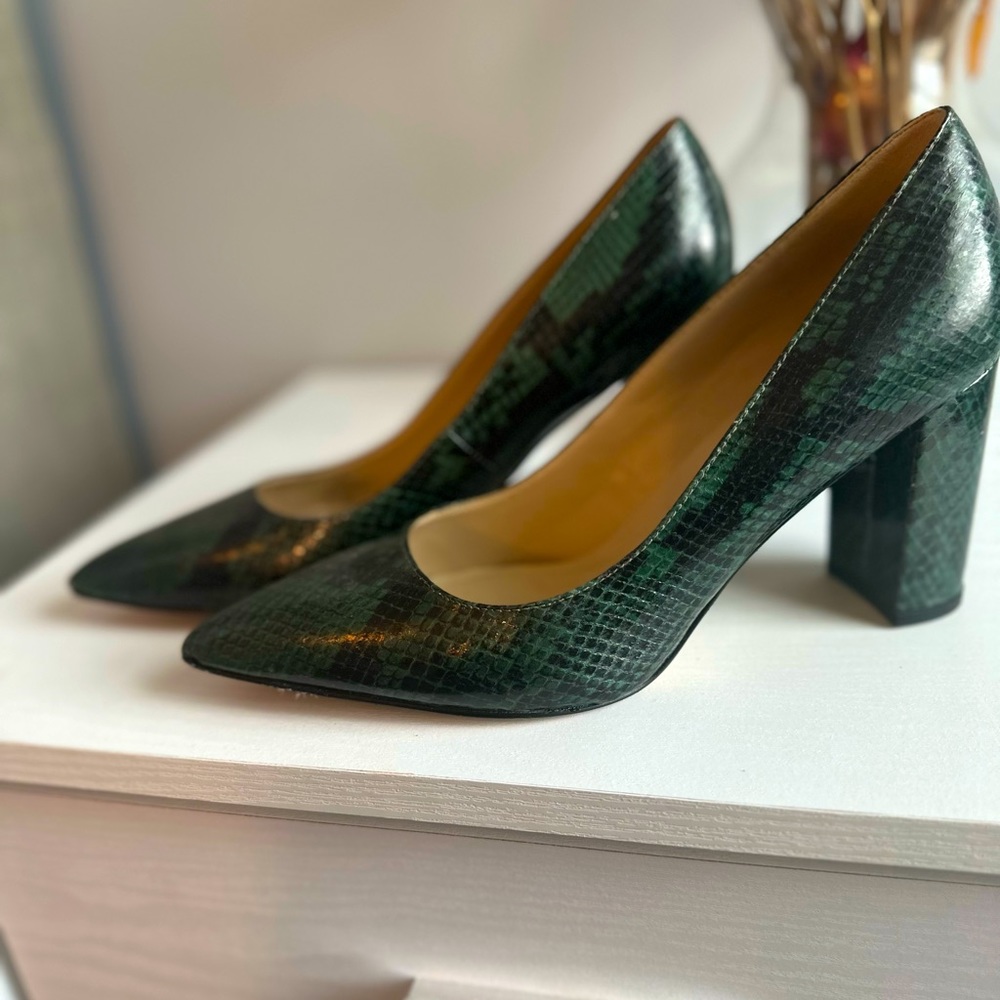 Marc Fisher Green Heels (8.5)